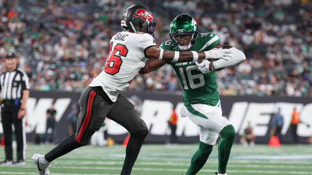 Jets' WR Jason Brownlee (16) runs after the catch against the Bucs